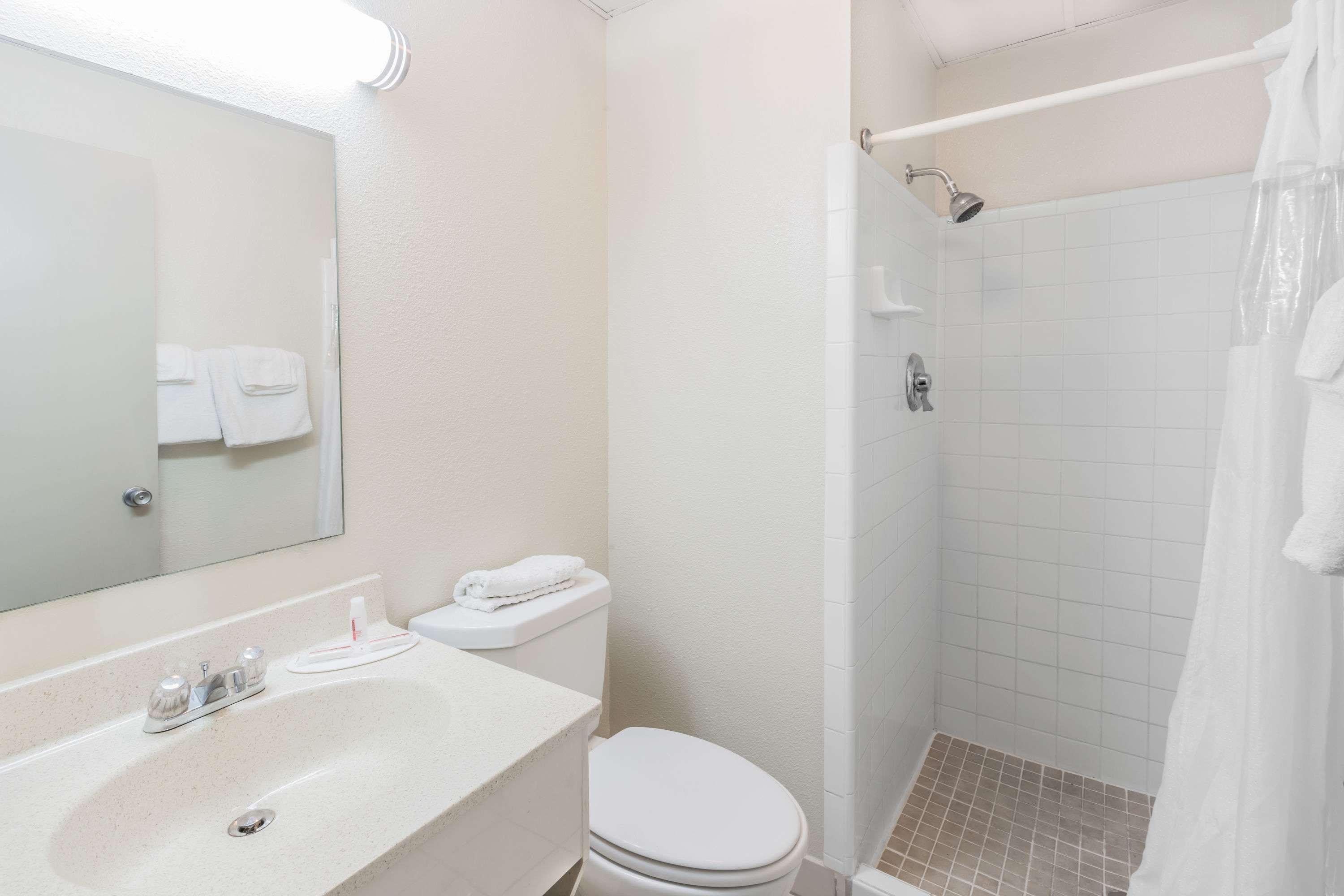 Super 8 By Wyndham Knoxville Downtown Area מראה חיצוני תמונה