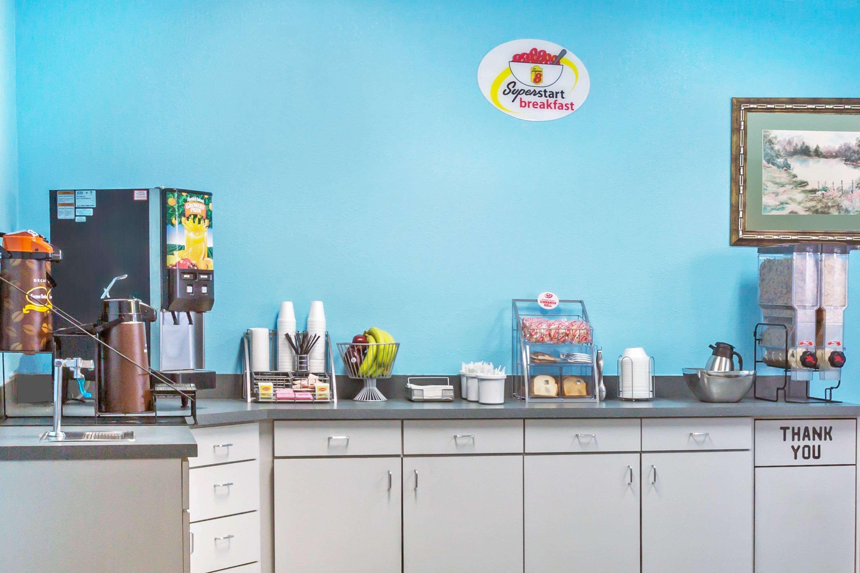 Super 8 By Wyndham Knoxville Downtown Area מראה חיצוני תמונה