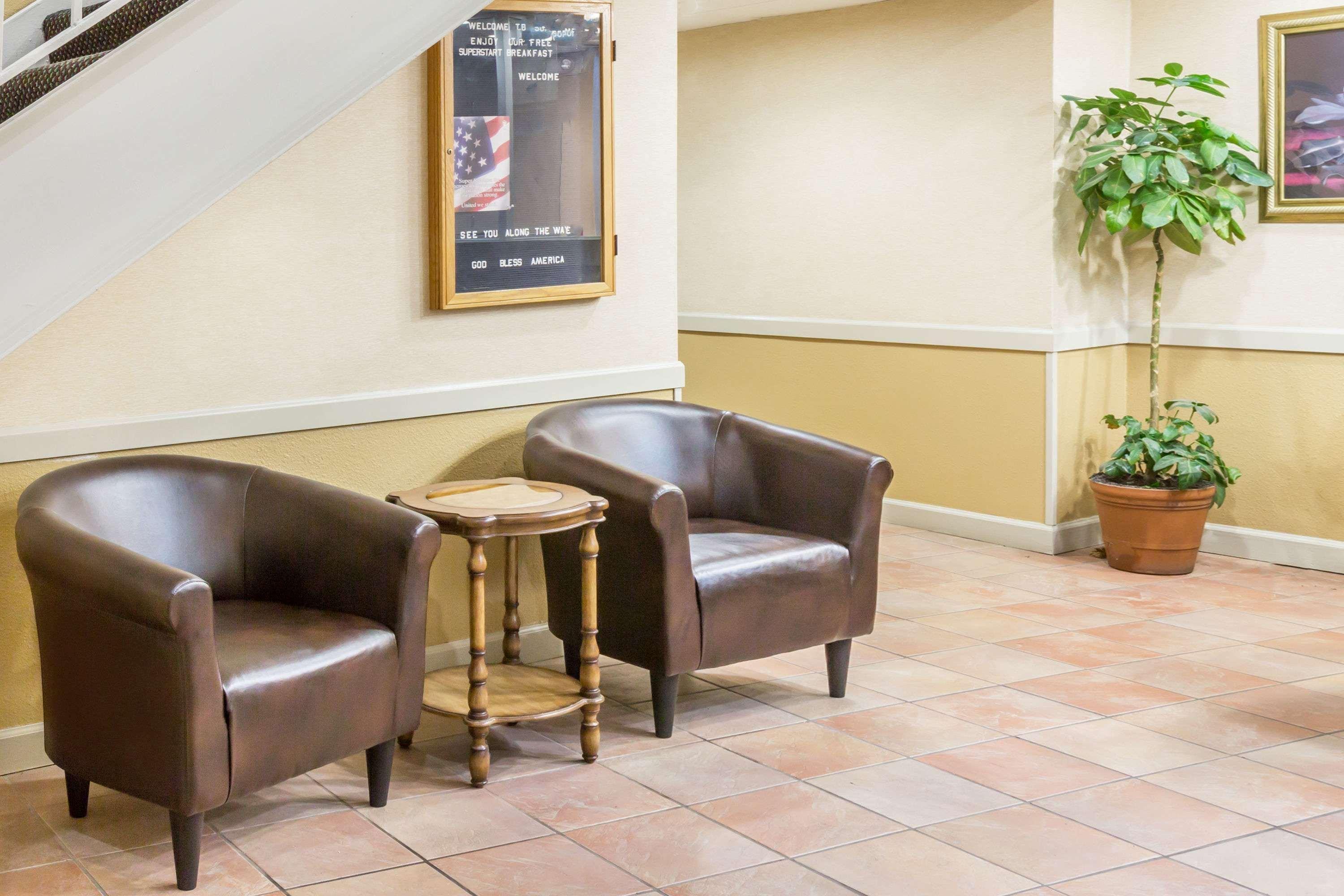 Super 8 By Wyndham Knoxville Downtown Area מראה חיצוני תמונה