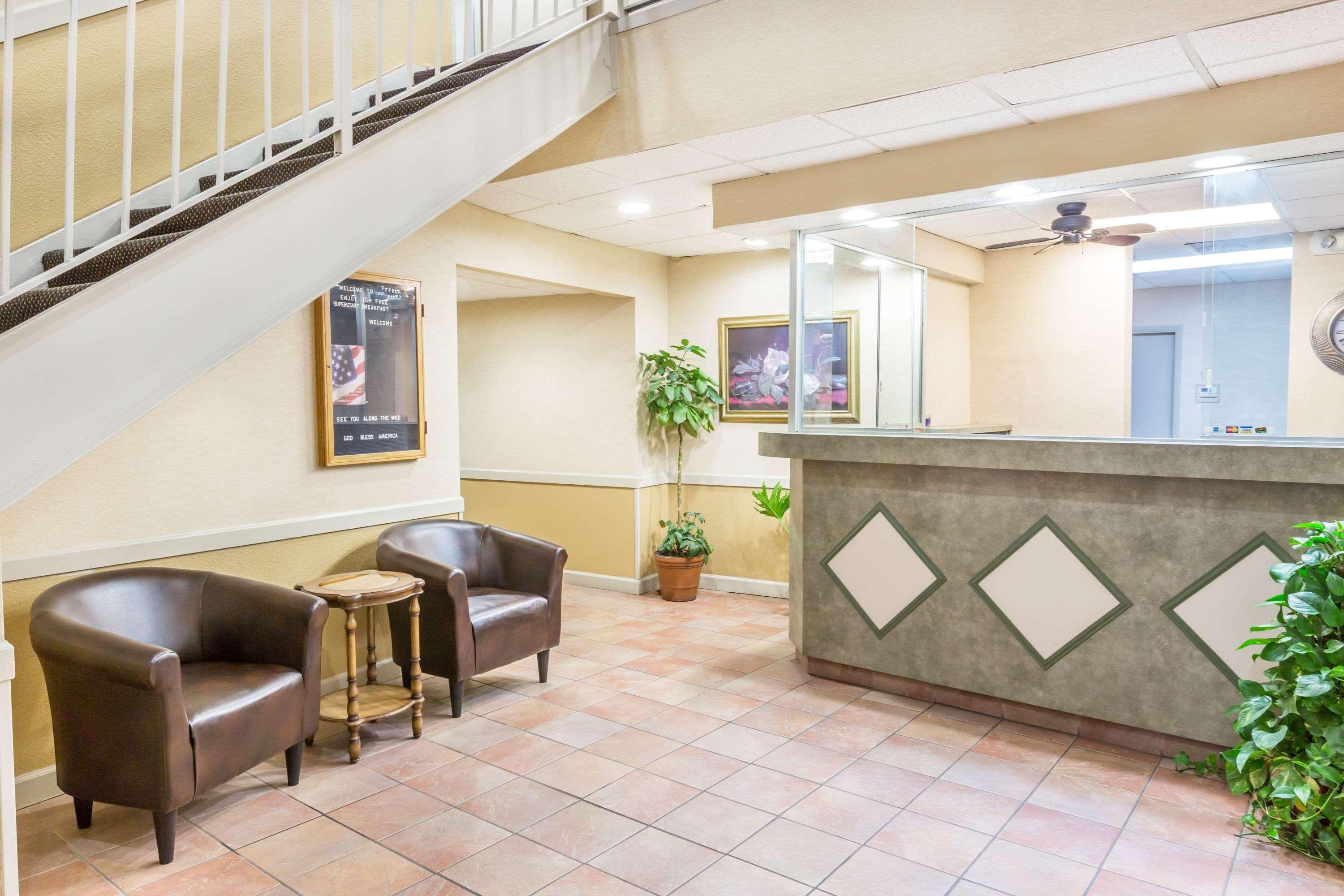 Super 8 By Wyndham Knoxville Downtown Area מראה חיצוני תמונה