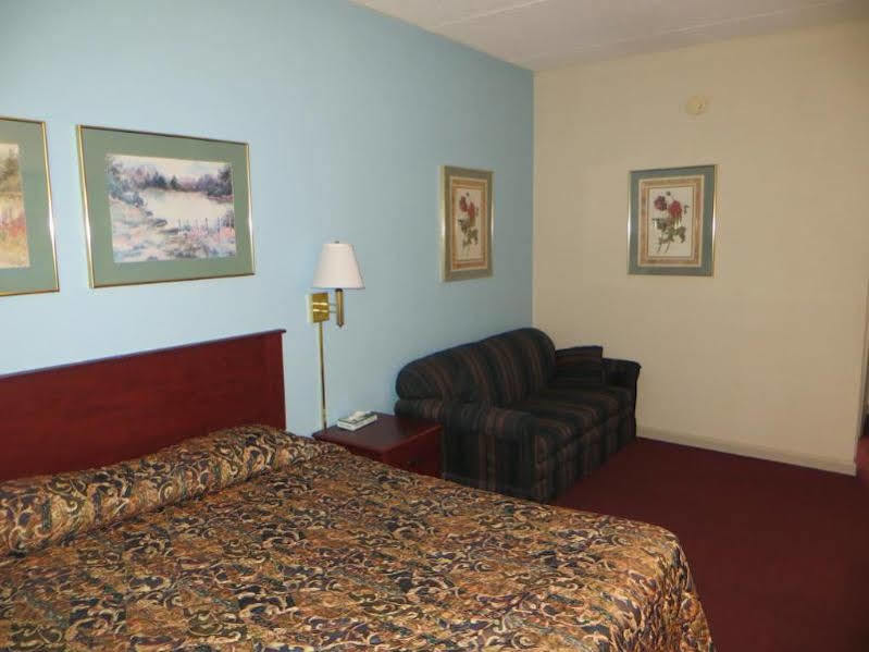 Super 8 By Wyndham Knoxville Downtown Area מראה חיצוני תמונה